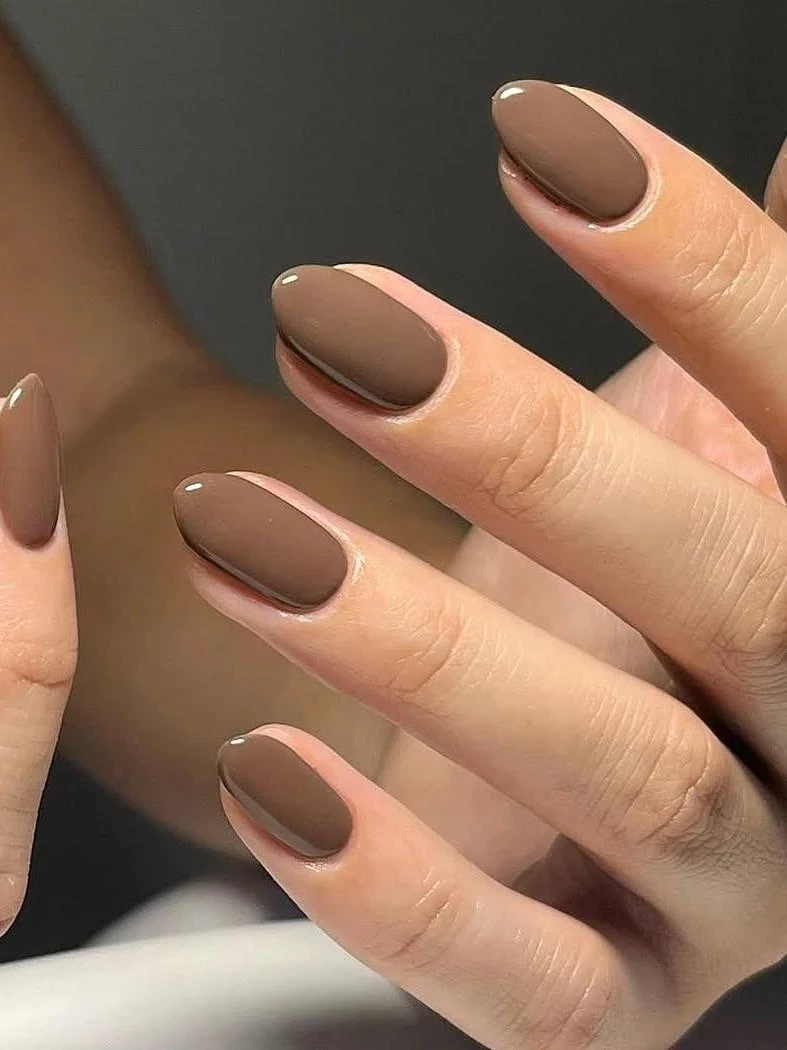 Главный цвет года, мокко: выбираем маникюр, платье и помаду