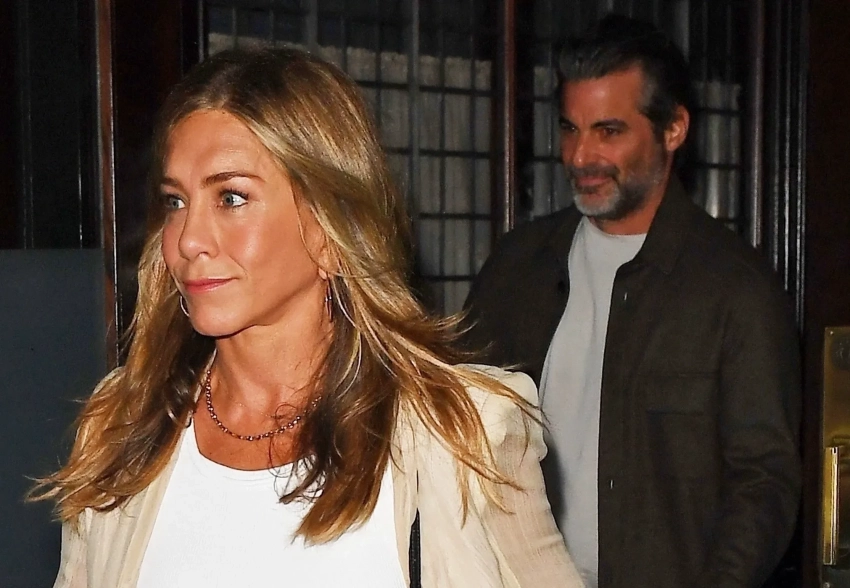 Дженнифер Энистон засняли на свидании с бойфрендом-гипнотерапевтом в Нью-Йорке