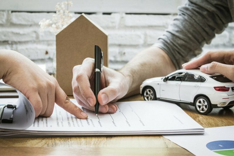 Покупка автомобиля без кредита: как обойтись без долгов?